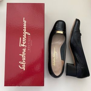 Ferragamo Boutique Women’s Fioretta Black Crocodile Print Leather Pumps 7.5B